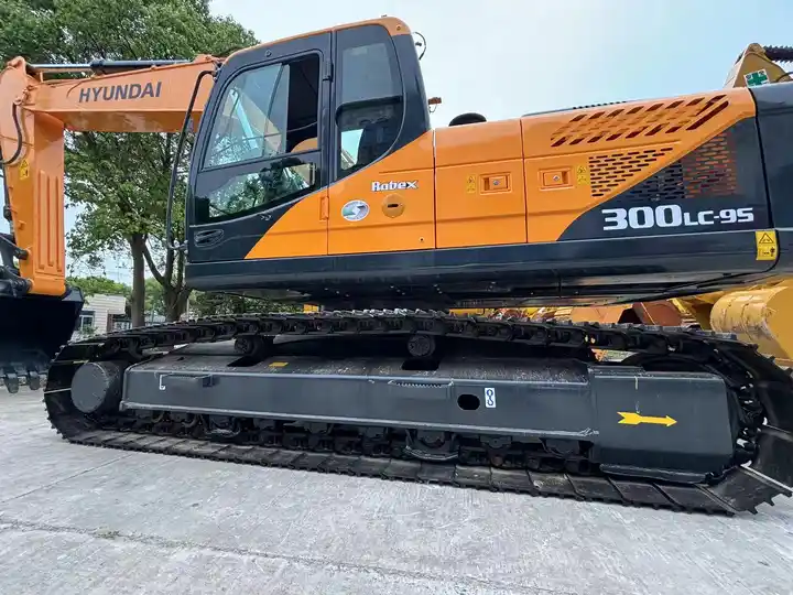 
								Hyundai R300LC-9S full									
